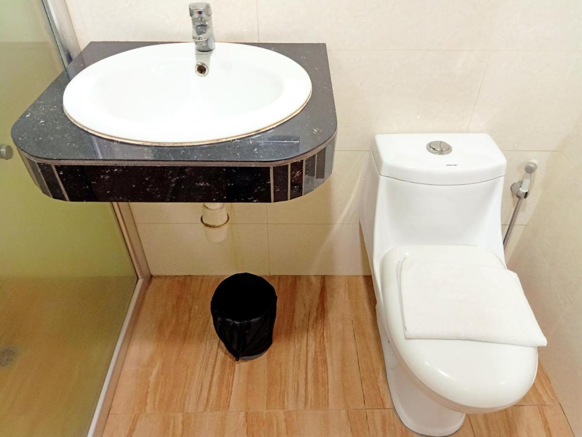 Super Oyo 90464 Borneo Suites Hotel كوتا كينابالو المظهر الخارجي الصورة