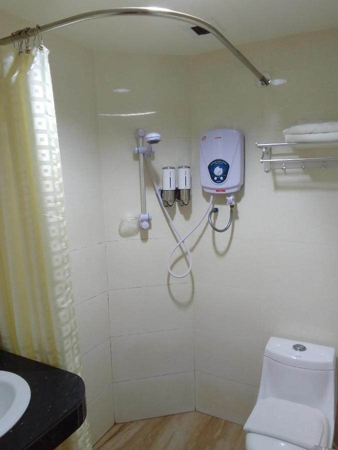 Super Oyo 90464 Borneo Suites Hotel كوتا كينابالو المظهر الخارجي الصورة