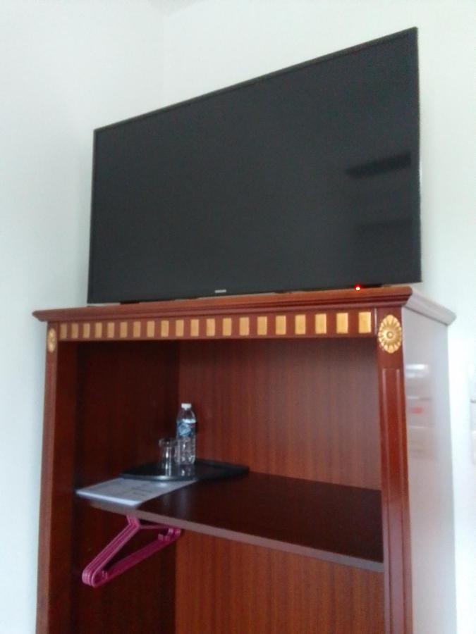 Super Oyo 90464 Borneo Suites Hotel كوتا كينابالو المظهر الخارجي الصورة