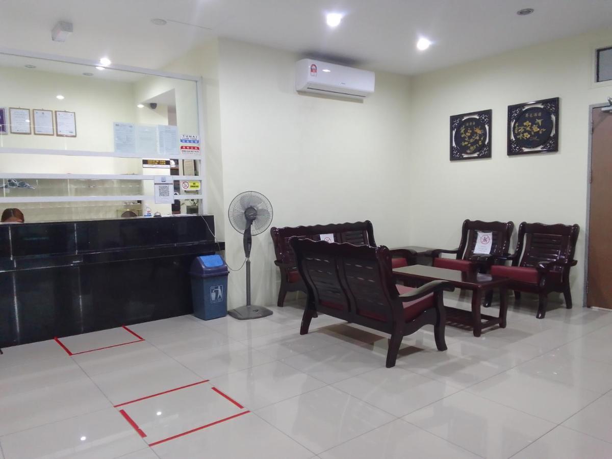 Super Oyo 90464 Borneo Suites Hotel كوتا كينابالو المظهر الخارجي الصورة