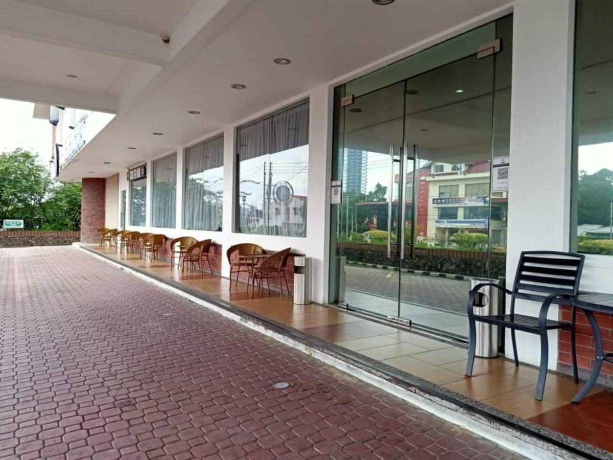 Super Oyo 90464 Borneo Suites Hotel كوتا كينابالو المظهر الخارجي الصورة