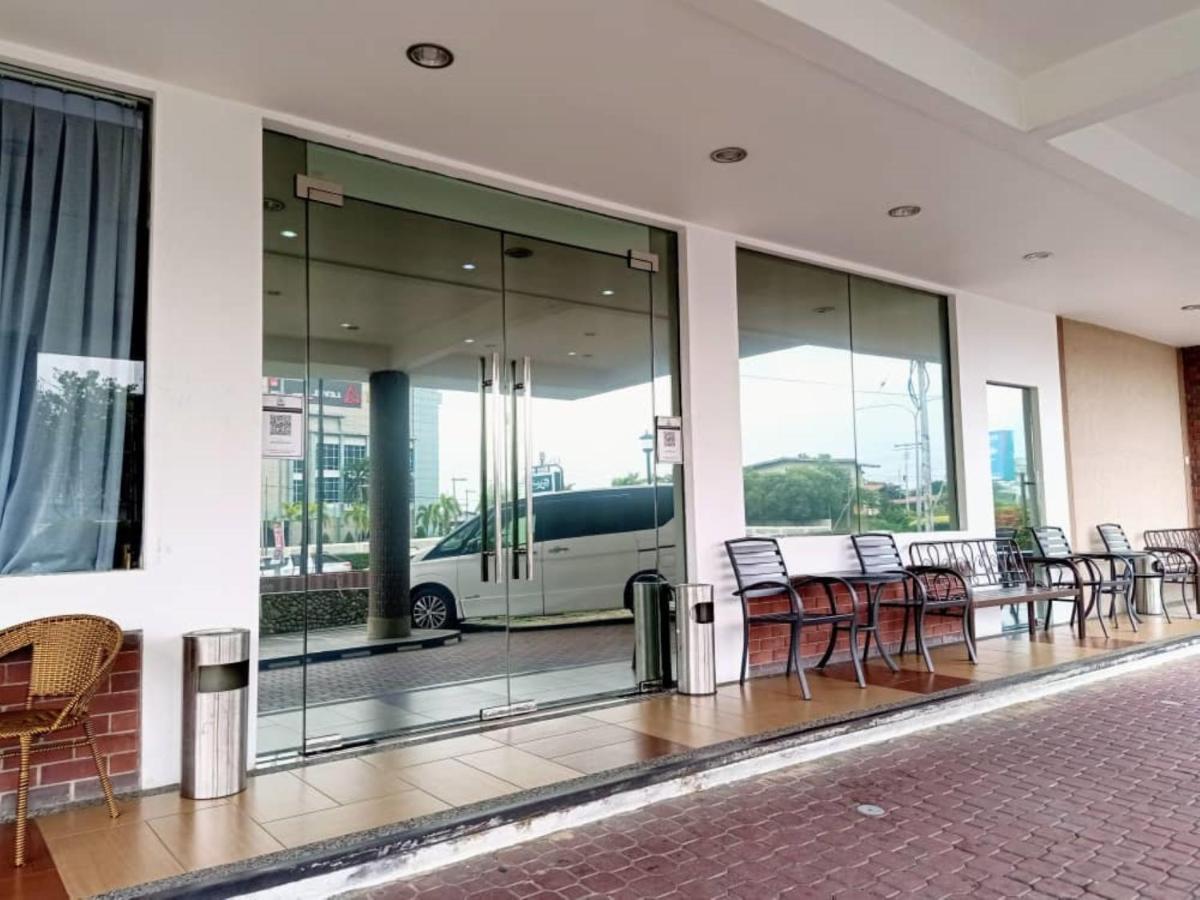 Super Oyo 90464 Borneo Suites Hotel كوتا كينابالو المظهر الخارجي الصورة