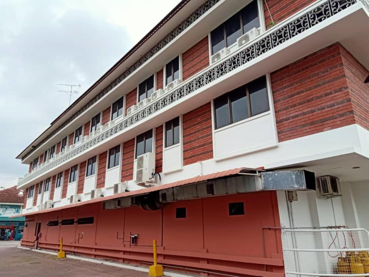 Super Oyo 90464 Borneo Suites Hotel كوتا كينابالو المظهر الخارجي الصورة